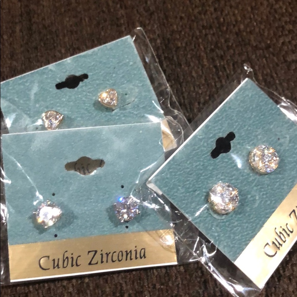 FREE PAIR OF EARINGS WITH EVERY PURCHASE